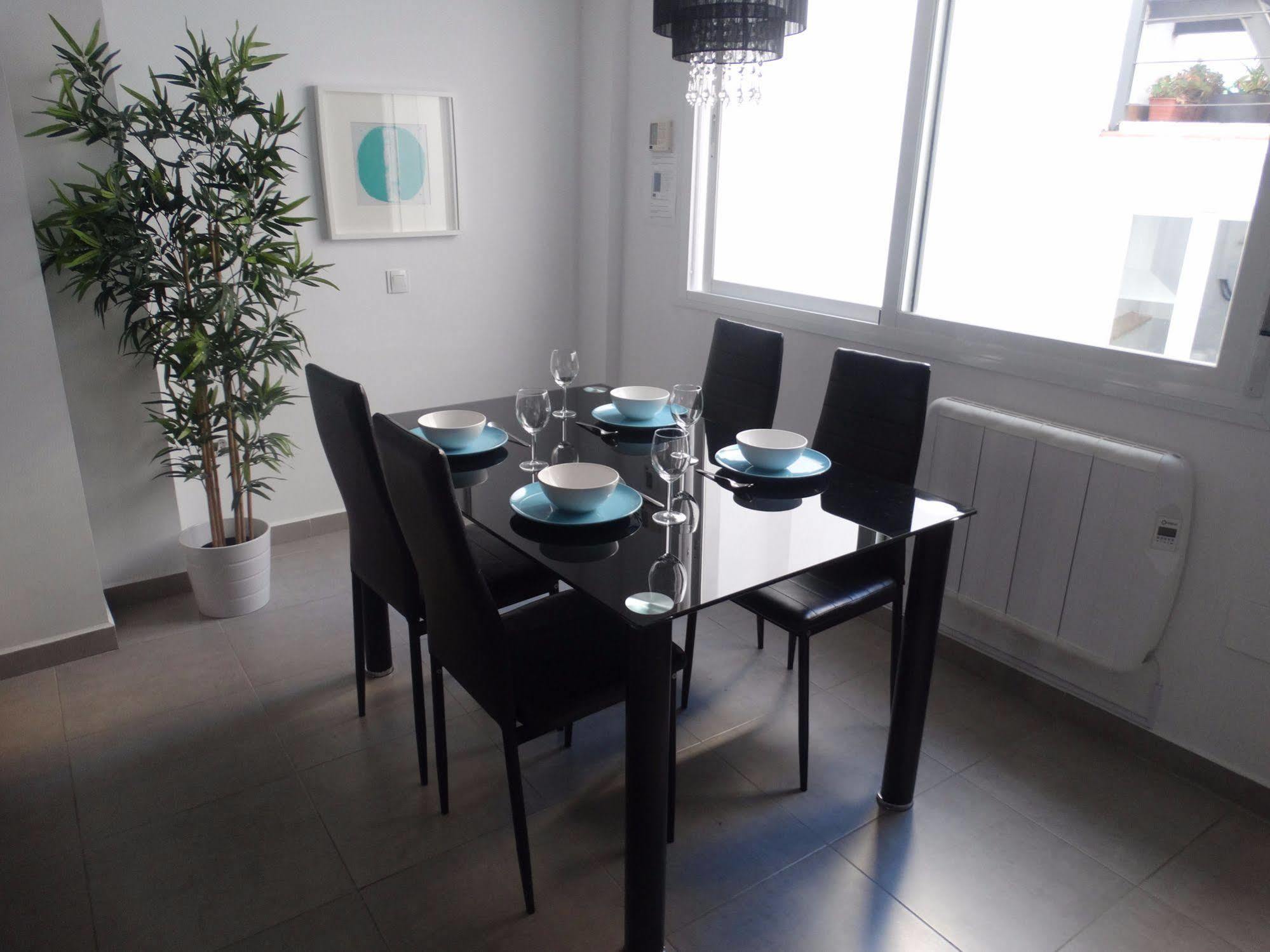 Malaga Apartamentos - Nuno Gomez, 24 ภายนอก รูปภาพ