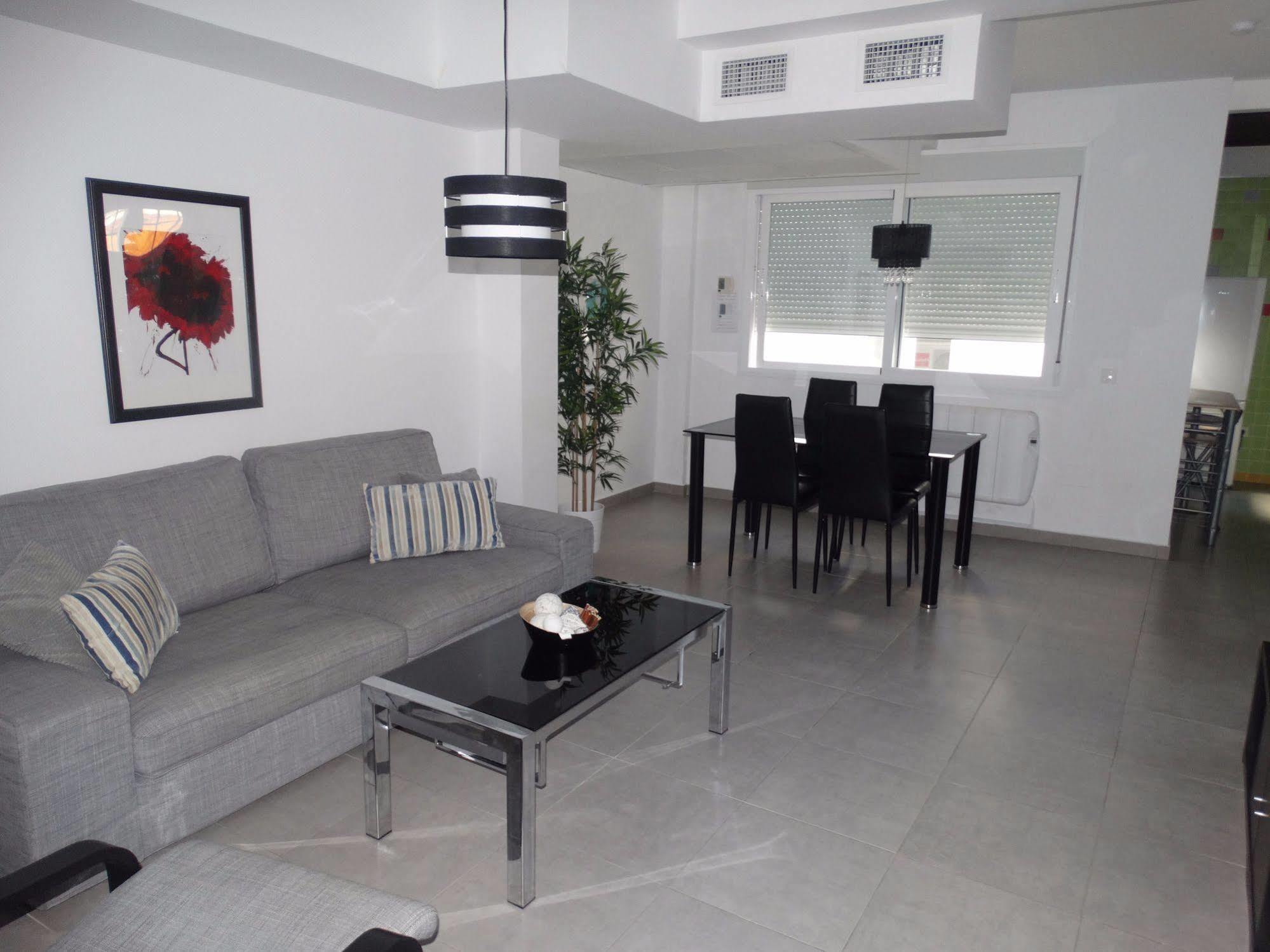 Malaga Apartamentos - Nuno Gomez, 24 ภายนอก รูปภาพ