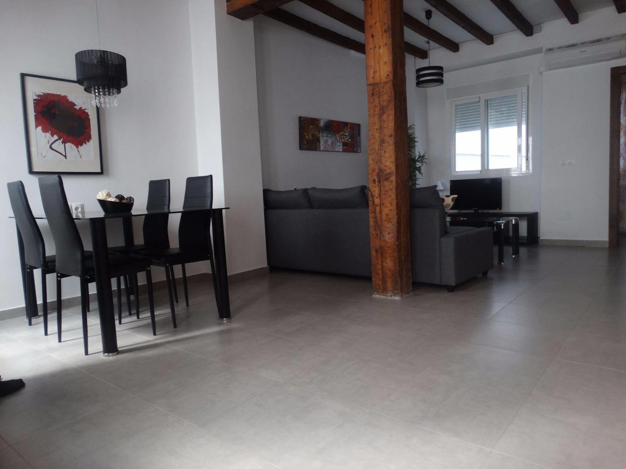 Malaga Apartamentos - Nuno Gomez, 24 ภายนอก รูปภาพ