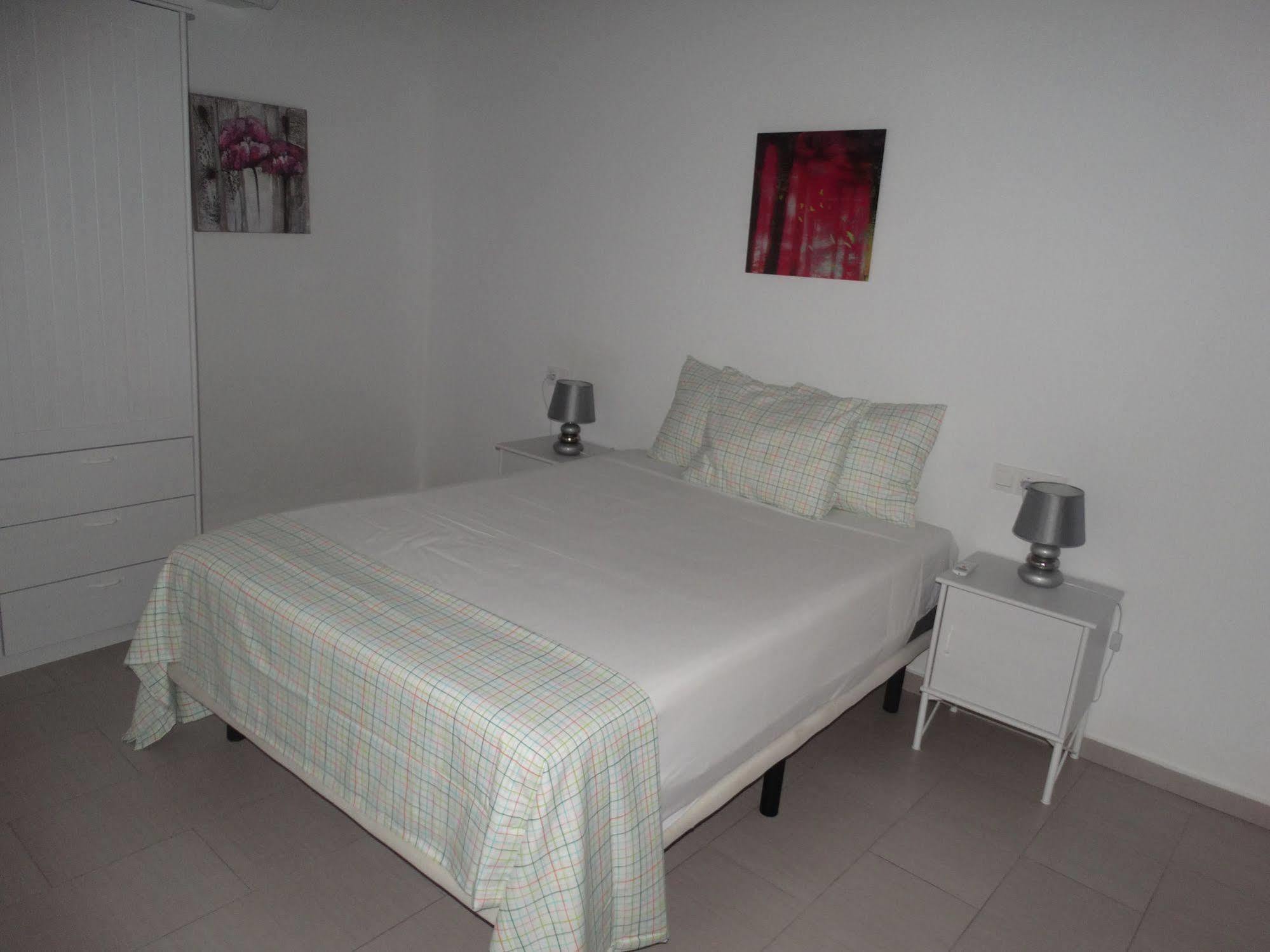 Malaga Apartamentos - Nuno Gomez, 24 ภายนอก รูปภาพ